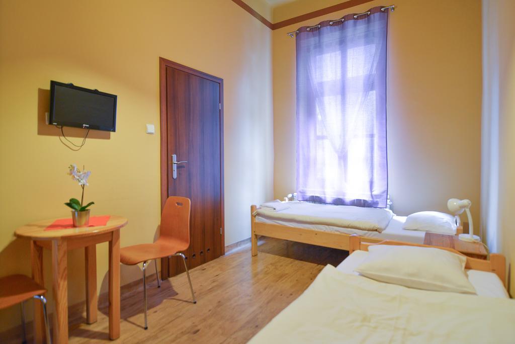 Dom Turysty Pttk W Bielsku - Bialej Otel Bielsko-Biała Dış mekan fotoğraf