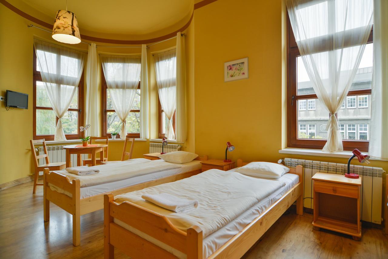 Dom Turysty Pttk W Bielsku - Bialej Otel Bielsko-Biała Dış mekan fotoğraf