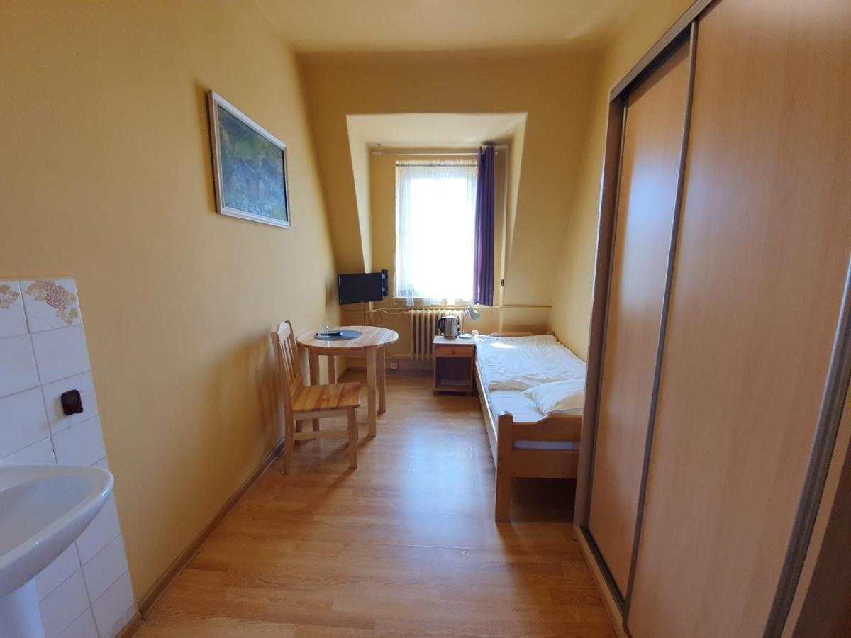 Dom Turysty Pttk W Bielsku - Bialej Otel Bielsko-Biała Dış mekan fotoğraf